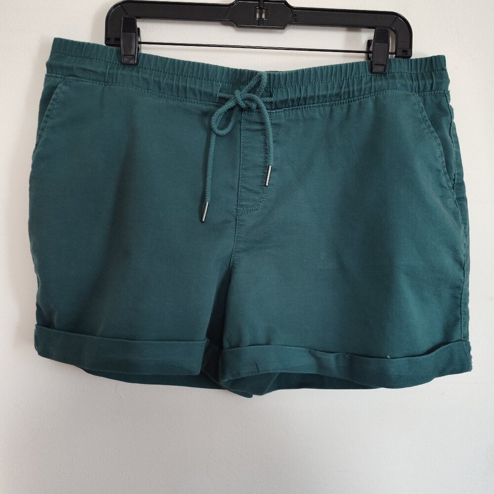 Ladies SZ L (12-14) Time & Tru Green Cuffed Shorts